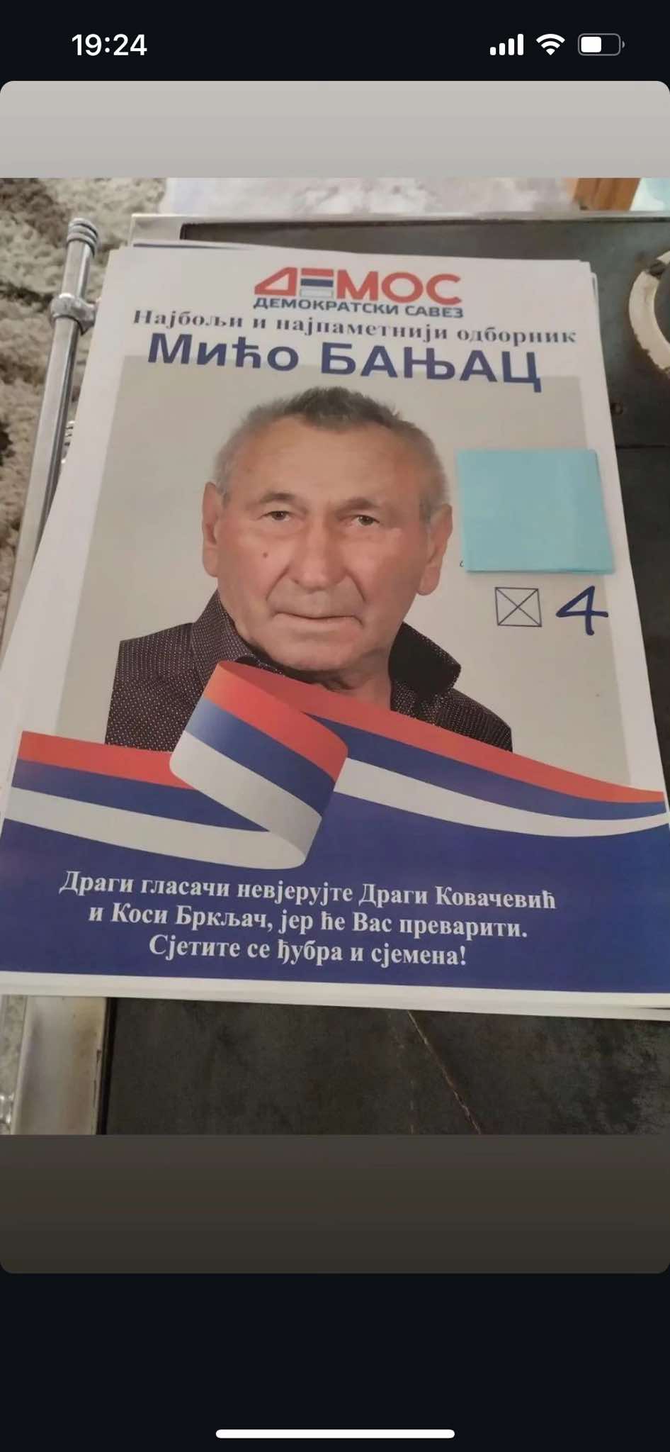 (FOTO) "NAJBOLJI I NAJPAMETNIJI ODBORNIK - MIĆO BANJAC" Još jedan šokantan predizborni plakat osvanuo u Petrovcu