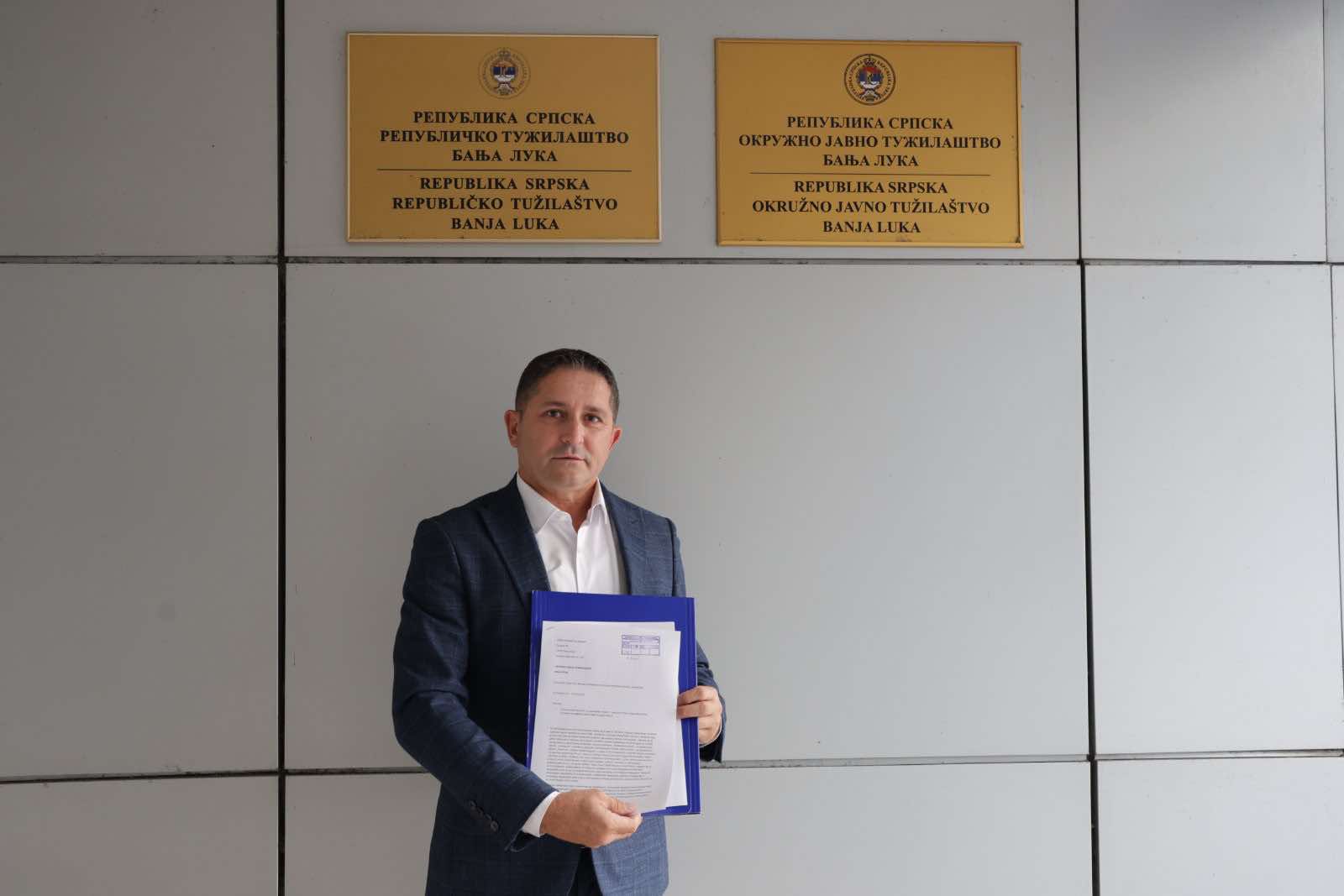 (FOTO) "SRAM TE BILO!" Grbić podnio krivičnu prijavu protiv Stanivukovića: Najmorbidniji i najbesramniji čin u političkoj istoriji Srpske