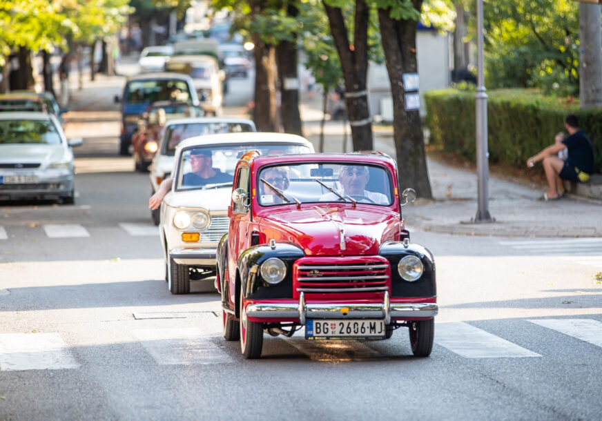 (FOTO) DRUGI SKUP OLDTAJMERA Kroz Prnjavor prošlo 50 automobila iz BiH, Sjeverne Makedonije, Srbije i Hrvatske