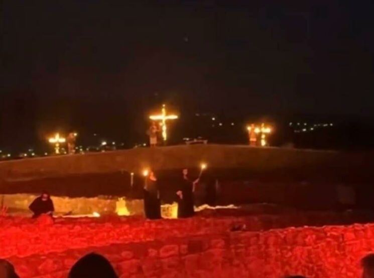 "UVREDA HRIŠĆANSKE VJERE I DIREKTNA PRIJETNJA" Ulpiana festival kod Gračanice započeo performansom paljenja krstova, reagovala SPC