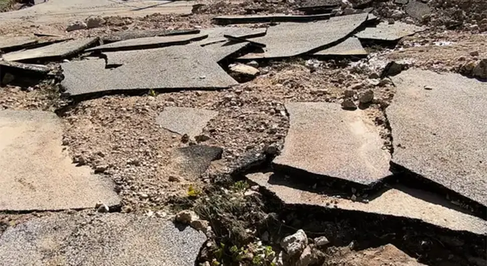 ŠTETA OGROMNA Strašna bujica razorila put u Mekoj Dragoj