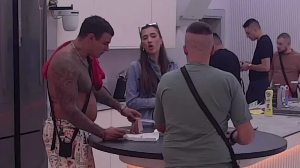 SVE SE TRESE! Sara ušla u žestok verbalni obračun sa Stefanom: Ori se cijela Bela kuća