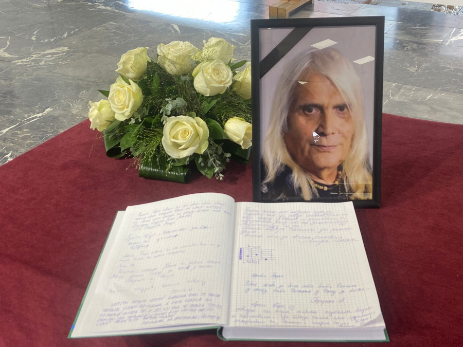 OPROŠTAJ OD LEGENDE ROKENROLA Sahrana Bore Đorđevića u Čačku: Počeli da se okupljaju kolege i prijatelji
