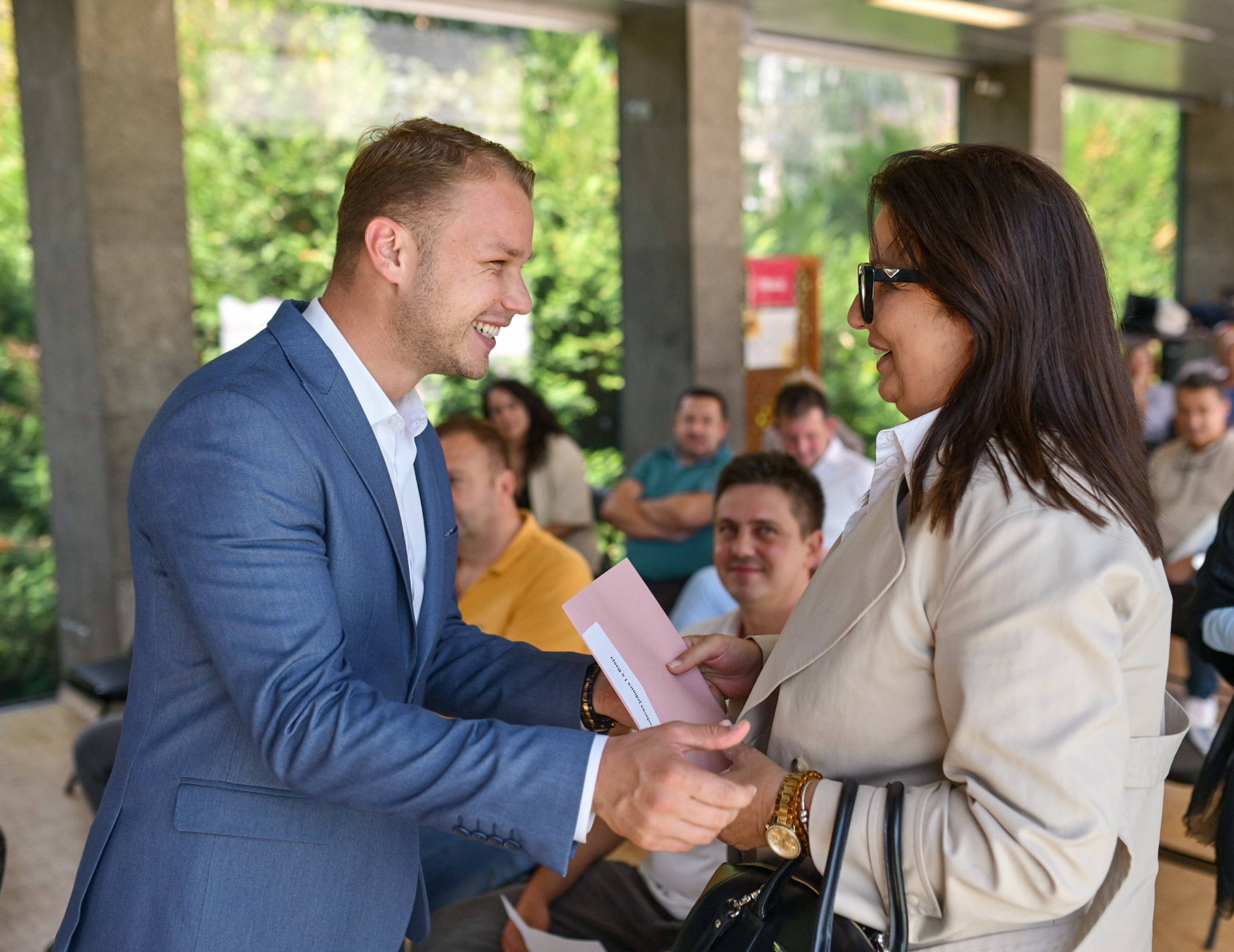 REKORDNA PODRŠKA POSLOVNIM SUBJEKTIMA Gradonačelnik uručio ugovore za tri linije subvencija za podršku preduzetnicima