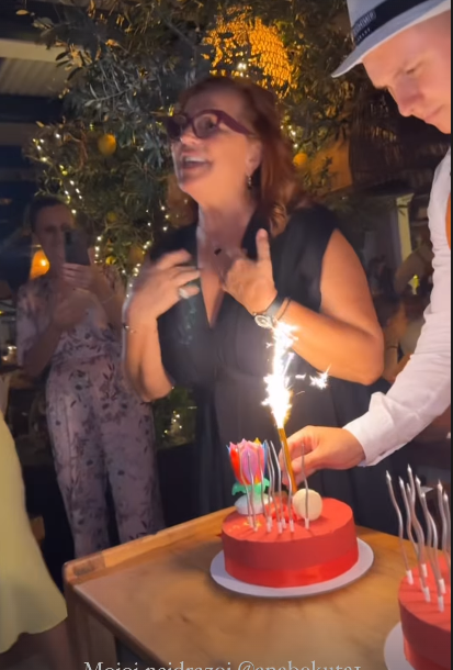 (FOTO) GALA SLAVLJE I PROVOD DO JUTRA Ana Bekuta proslavila 65. rođendan