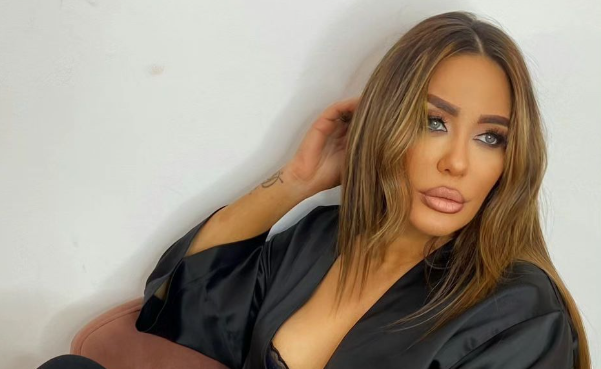 (FOTO) POKAZALA IZVAJANU FIGURU Ana Nikolić novim slikama usijala mreže: Pljušte komentari!