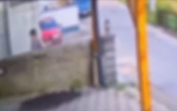 (FOTO/VIDEO) NEVIĐENA NEPRIJATNOST! Užas u banjalučkom naselju: Žena ušla u tuđe dvorište pa izvršila veliku nuždu