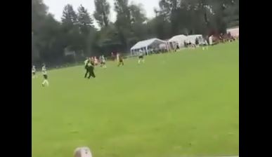 (VIDEO) NEVJEROVATNA SCENA! Policija uletjela na teren i uhapsila fudbalera koji je dao gol za pobjedu