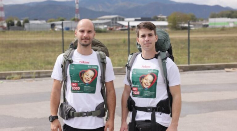 MLADIĆI PJEŠAČE OD KRALJEVA DO SVETE GORE Đorđe i Bogdan skupljaju novac za malog Todora