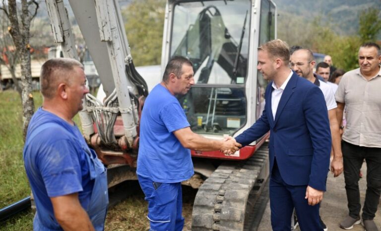 NAKON VIŠE DECENIJA ČEKANJA Počela izgradnja vodovoda u ovom banjalučkom naselju