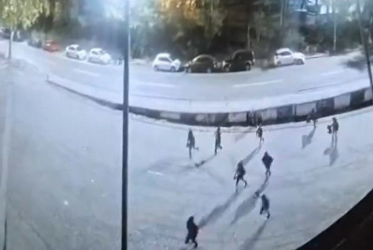 (VIDEO) VANDALIZAM NA STADIONU Procurili snimci huligana koji su uništili teren FK Partizan