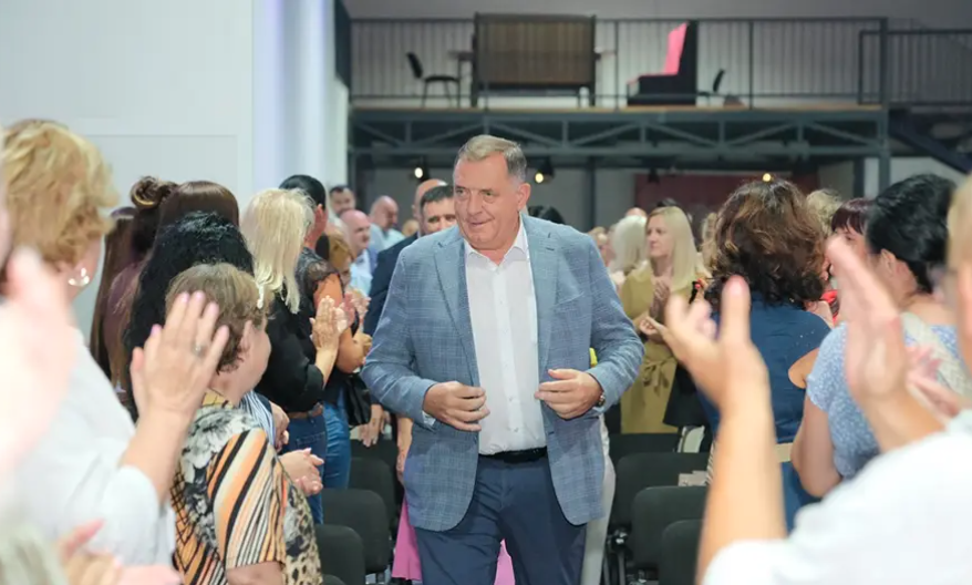 (FOTO) RAZGOVOR O AKTUELNIM PITANJIMA Dodik sa rukovodstvom Gradskog odbora u Banjaluci i Aktivom žena