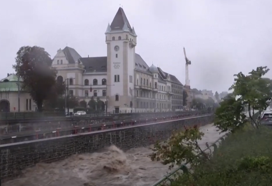 DRAMATIČNA SITUACIJA NA NAJVIŠEM NIVOU Veliki rizik od pucanja brana u Austriji