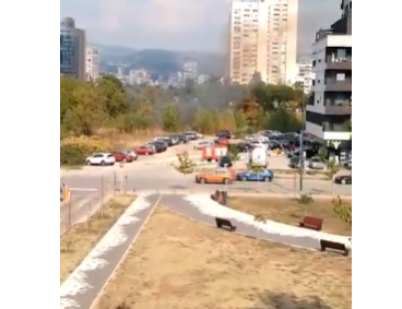 BUKTI VATRA U SARAJEVU Požar blizu Olimpijskog bazena