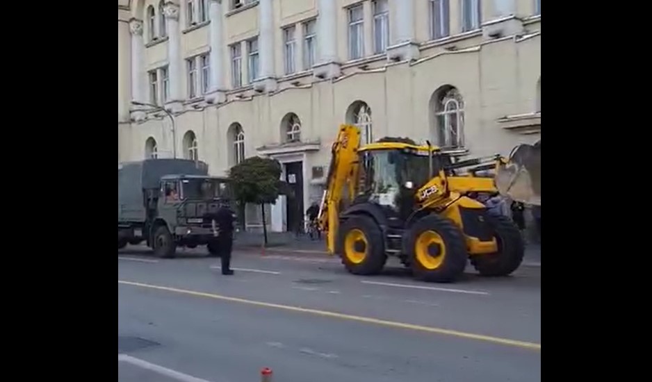 VOJSKA DOVEZLA GLASAČKE LISTIĆE Kamioni OS BiH u Banjaluci