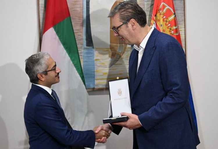 POSEBAN ZNAK ZAHVALNOSTI Vučić u Njujorku uručio orden ambasadoru Emirata