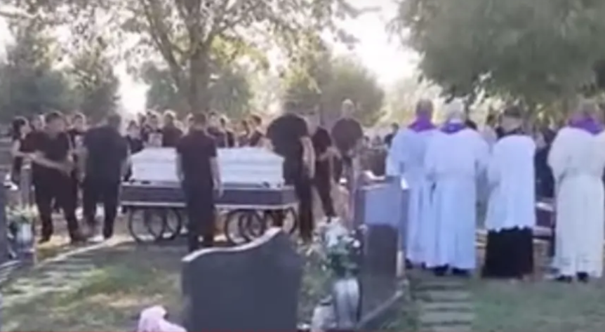 (VIDEO) LOPOVI IM PRIJE SPROVODA OPLJAČKALI KUĆU Sahranjeni mladić i djevojka koji su se utopili u Ramskom jezeru
