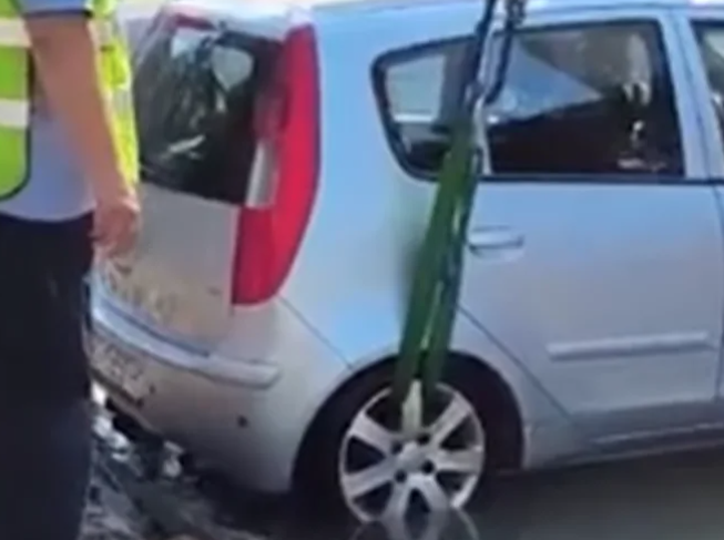 (VIDEO) PUKAO CJEVOVOD U ZAGREBU Automobili propali kroz asfalt