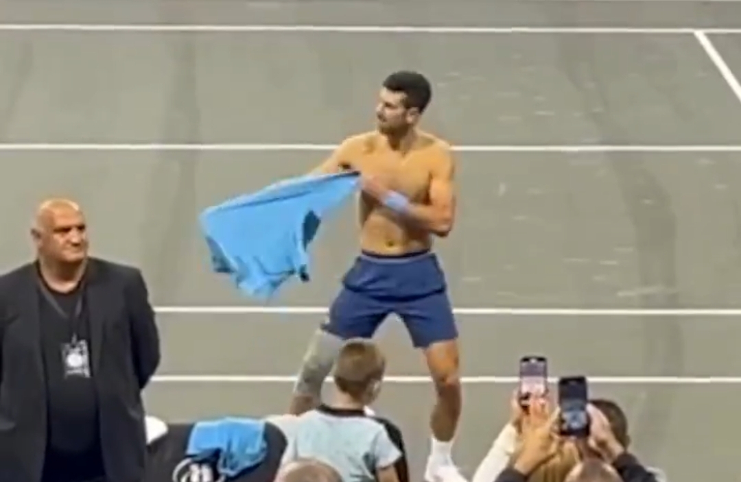 (VIDEO) KAKVO TIJELO NOLE IMA Đoković i Dimitrov nakon meča priredili striptiz za publiku