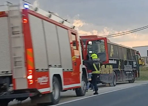 VATROGASCI NA TERENU Zapalio se autobus na Tunjicama