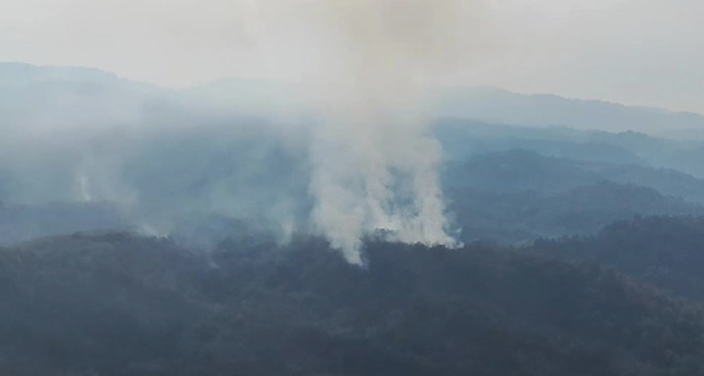 (VIDEO) HELIKOPTERI NA TERENU Ponovo se aktivirao požar na Majevici