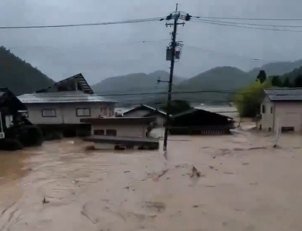 (VIDEO) HAOS U JAPANU Poginulo šest ljudi, ima i nestalih, ulice pod vodom