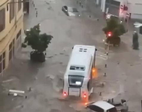 ZATVORENE ŠKOLE Nevrijeme i poplave u Kanu