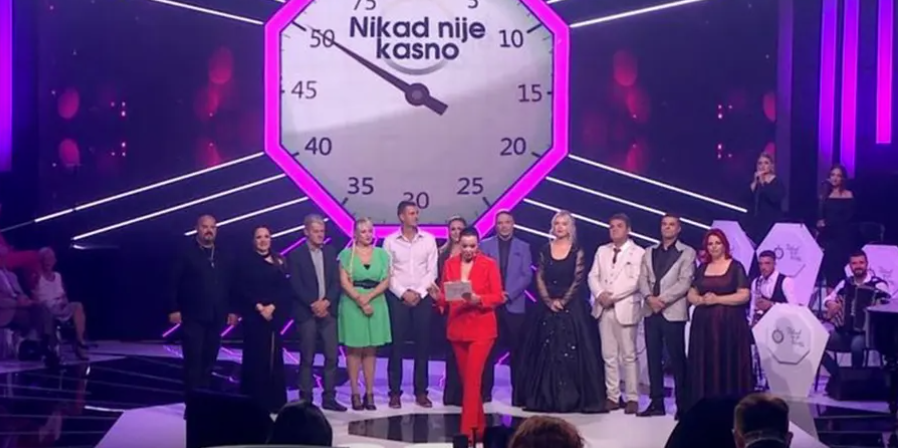 PJEVAČ ŠOKIRAO PRIZNANJEM "Razveden sam, ali spavam u istom krevetu sa ženom"