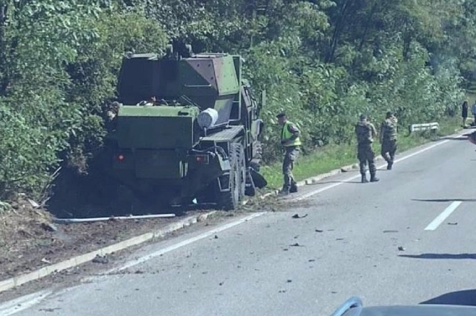 ŽENA SVJEDOK JEZIVE NESREĆE KOD UŠĆA OTKRILA KAKO SE SVE ODIGRALO Vojno vozilo je prešlo u njihovu traku i počelo da ubrzava, porodica se zaputila u manastir