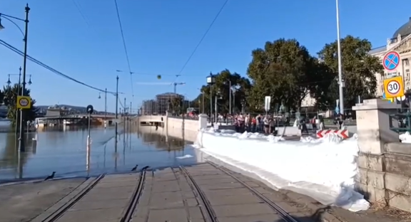 (VIDEO) IZLIO SE DUNAV Ovako Budimpešta izgleda danas