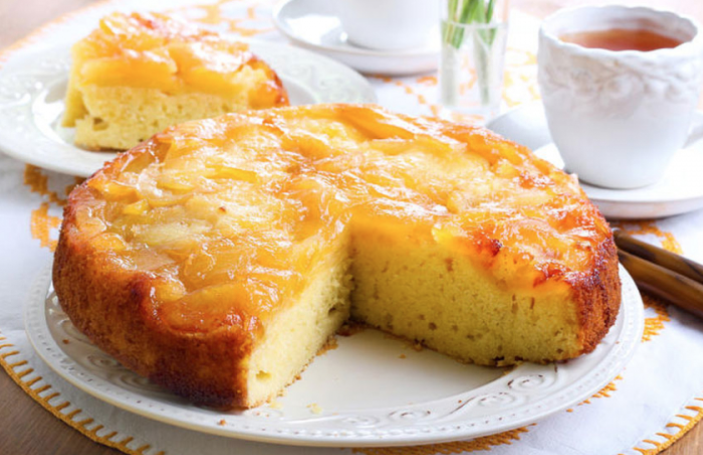 KRALJICA SLATKIŠA Prevrnuta torta od jabuka