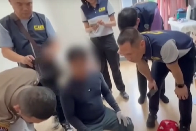 (VIDEO) OPERISAO ISKLJUČIVO MUŠKARCE Lažni doktor uhapšen nakon 20 godina