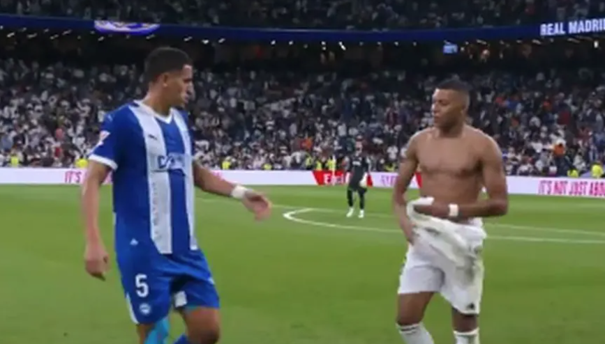 (VIDEO) DA LI JE PONIZIO SVOJ KLUB? Uzeo dres od Еmbapea pa se više nije vratio na teren!