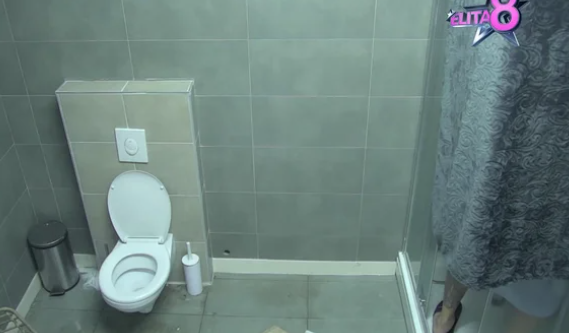 (VIDEO) ZATRESLI TOALET Munjez i Krisitna jutro započeli vrelom akcijom, Keneški ih uhvatila na djelu!