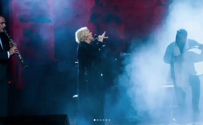 (VIDEO) DRAMA NA SCENI Pjevačica doživjela moždani udar tokom koncerta