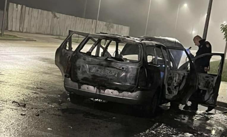 (FOTO) VATROGASCIMA PUNE RUKE POSLA Gorjeli automobili u Doboju i Istočnom Sarajevu