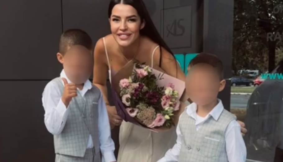 (FOTO) ANA RAJKOVIĆ IZAŠLA IZ PORODILIŠTA Po suprugu srpskog golmana došli "njeni momci"