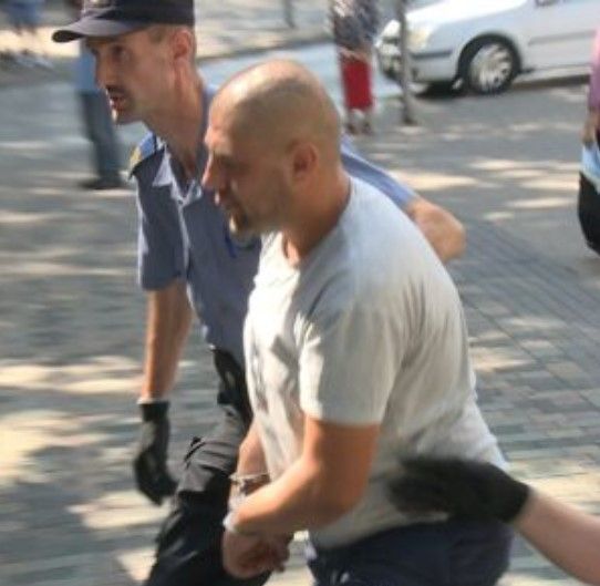POLICIJA ZATEKLA JEZIV PRIZOR U STANU Poznatom prevarantu iz Bosanske Krupe određen pritvor zbog pokušaja ubistva supruge
