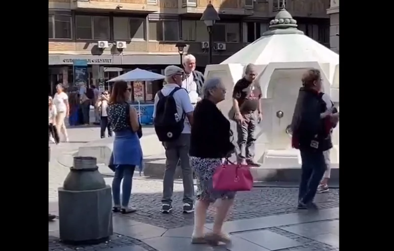 (VIDEO) BAKA ODUŠEVILA SVE PRISUTNE NA ULICI Zaplesala u Beogradu uz popularnu numeru