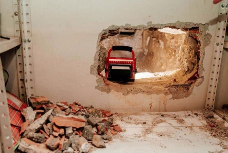 PODIGNUTA OPTUŽNICA U AFERI "TUNEL" Godinu dana od spektakularne pljačke depoa Višeg suda u Podgorici