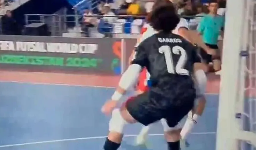 (VIDEO) SKANDALOZNO! Golman Francuske namjerno primio gol na Svjetskom prvenstvu