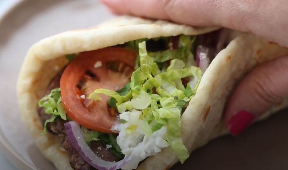 BRZO I UKUSNO Jednostavan recept za giros sa mljevenim mesom