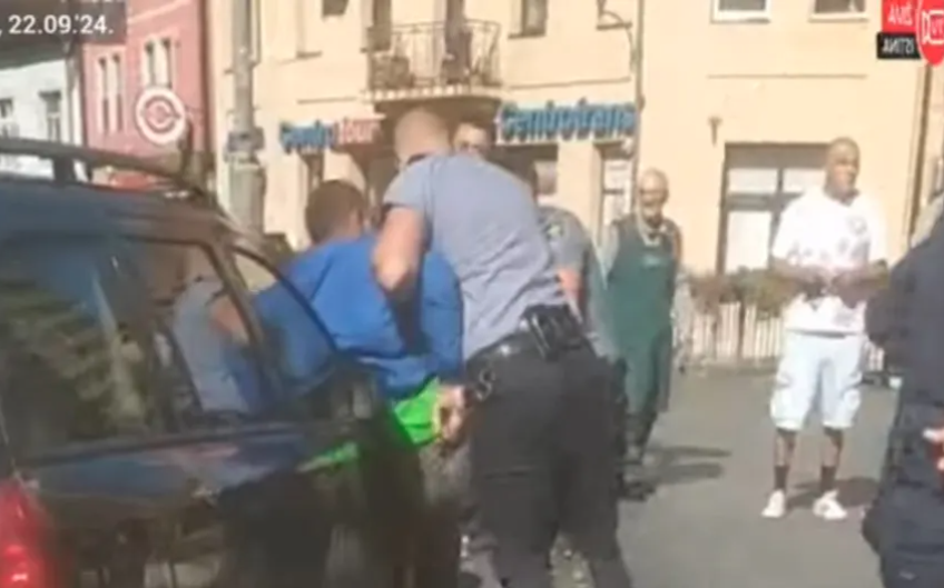 (VIDEO) HAOS U ZENICI Uhapšene dvije osobe: Nasilno pokušali ući mlađim vozilom na skup oldtajmera