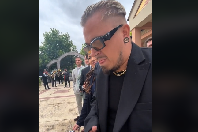 (VIDEO) SVJETSKI POZNAT PJEVAČ ZAIGRAO UZ TRUBAČE Boravio na srpskoj svadbi, pa podijelio urnebesan snimak
