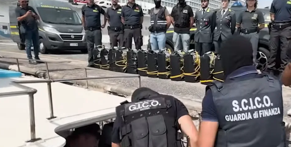 (VIDEO) SRBIN UMIJEŠAN U KRIMINALNE AKTIVNOSTI Uhapšen sa četvoricom Italijana: Na brod ukrcali 540 kilograma kokaina