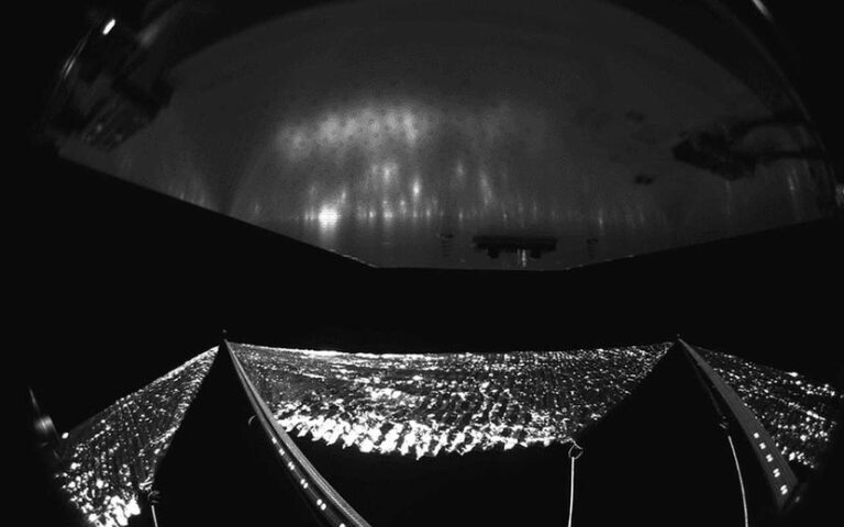NAJNOVIJA TEHNOLOGIJA Još jedno "čudo iz svemira": NASA objavila fotografiju kockastog satelita
