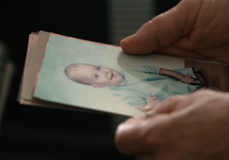 "OVO JE DOKUMENTARAC GODINE" Netfliks šokirao publiku pričom o majci koja godinama traži izgubljenu kćerku