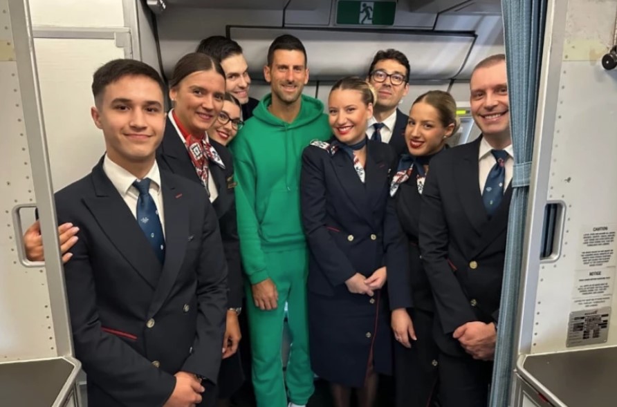 ĐOKOVIĆ OSTAO BEZ TEKSTA "Er Srbija" uradila u avionu nešto što je oduševilo Noleta