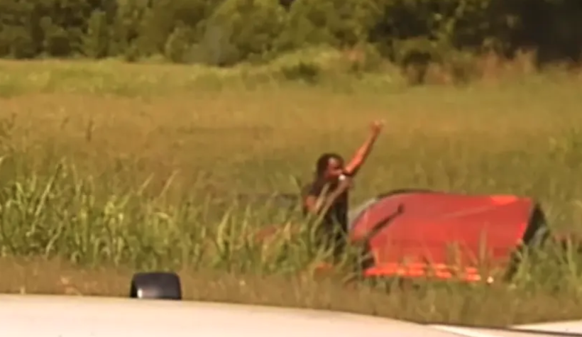 (VIDEO) SVAKO IMA SVOJE PRIORITETE Sletio u jarak i prevrnuo se: Prije hapšenja dovršio pivo
