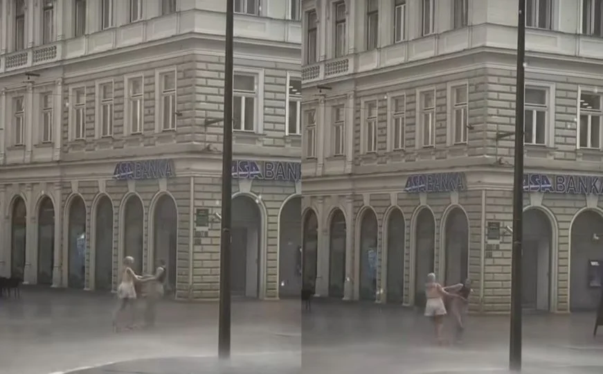 (VIDEO) SARAJKE POSTALE HIT NA MREŽAMA Djevojke oduševile svojim veselim plesom na kiši
